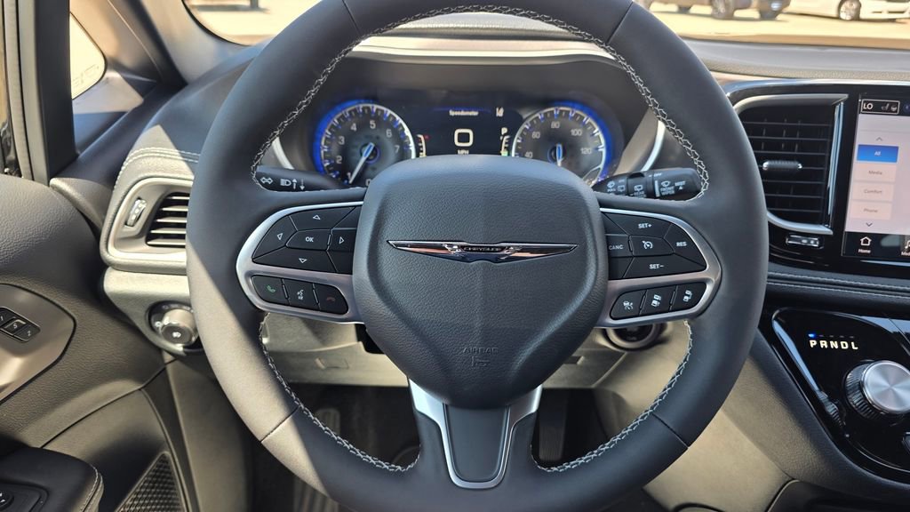 New 2025 Chrysler Pacifica Select image 31