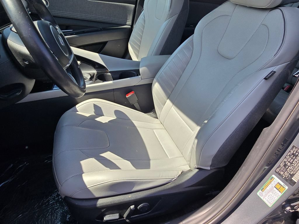Used 2024 Hyundai Elantra Limited FWD image 16