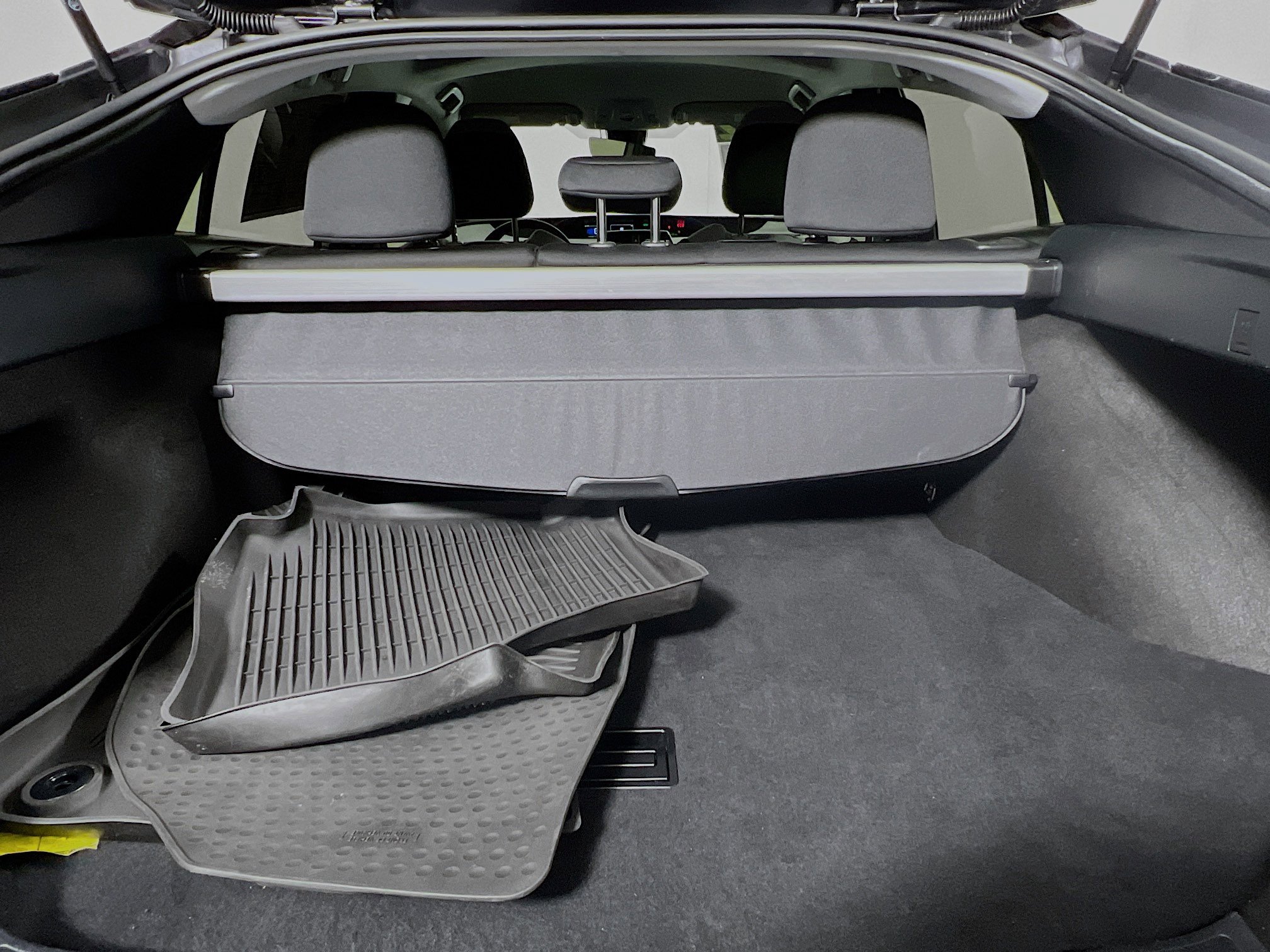 Used 2022 Toyota Prius LE image 34