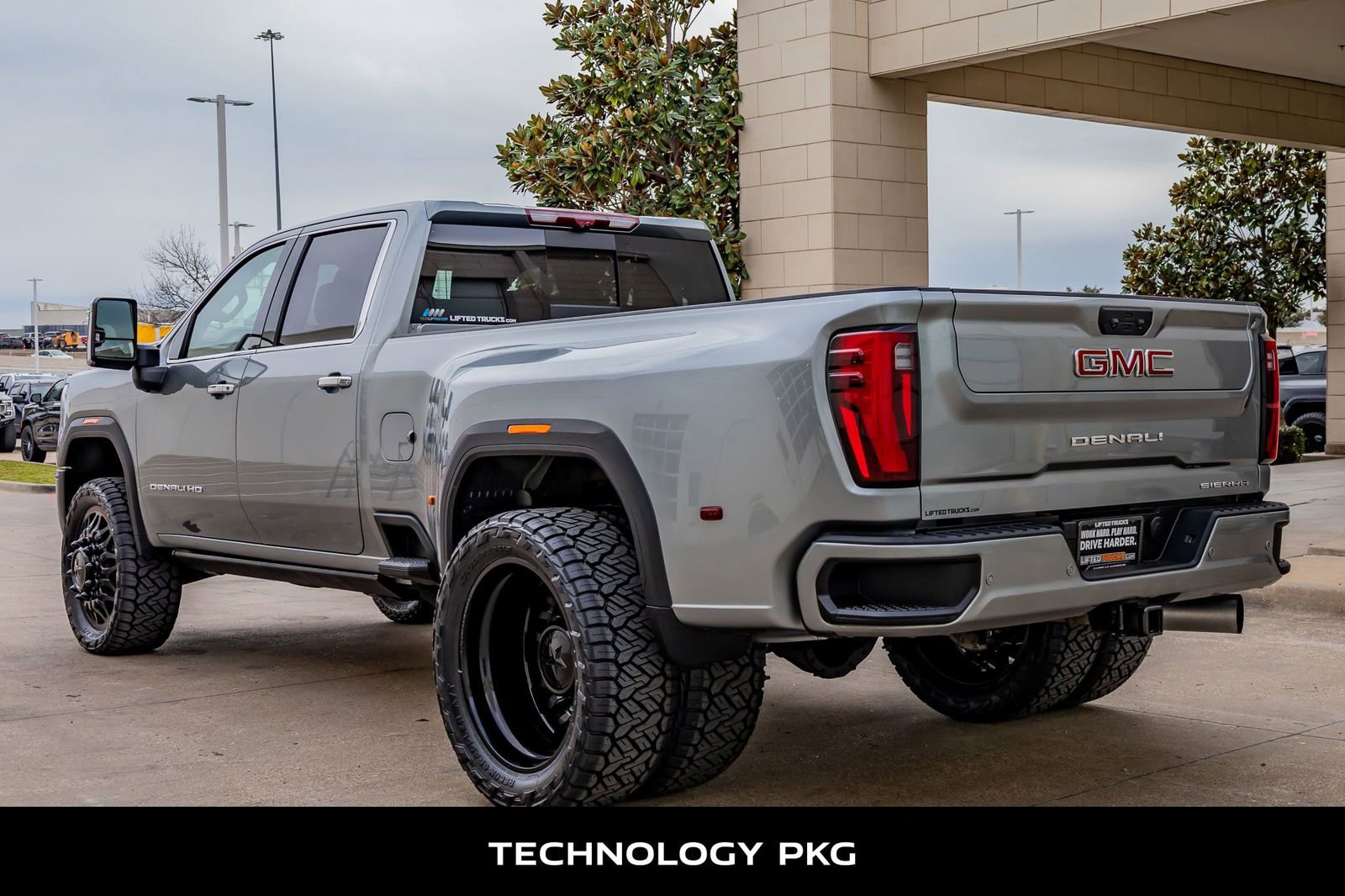 Used 2024 GMC Sierra 3500 Denali w/ Denali Reserve Package AWD/4WD image 7