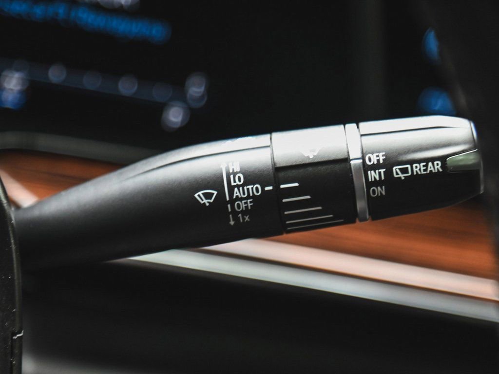 Used 2023 Cadillac Escalade Premium Luxury image 26