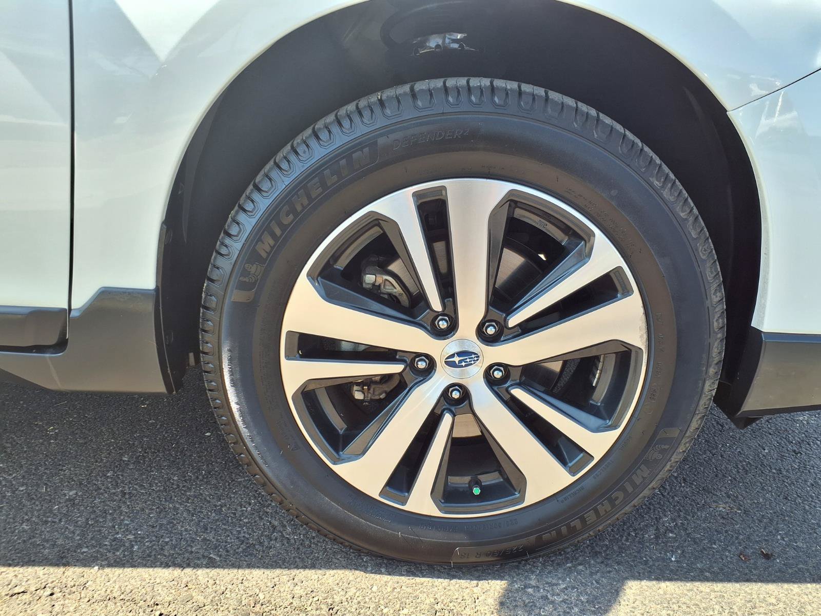 Used 2019 Subaru Outback 3.6R Limited AWD/4WD image 9