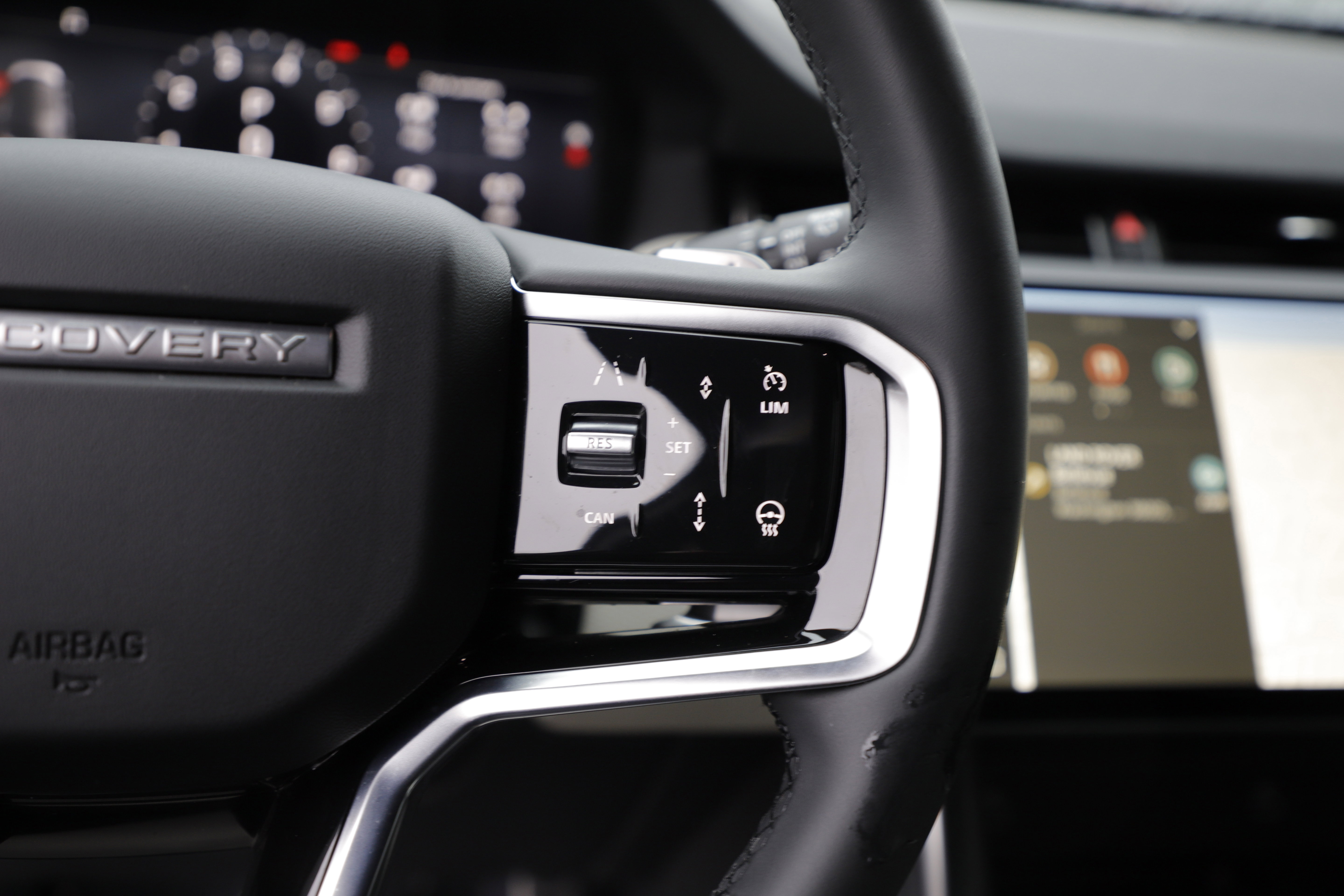 Certified 2025 Land Rover Discovery Sport Dynamic SE image 23