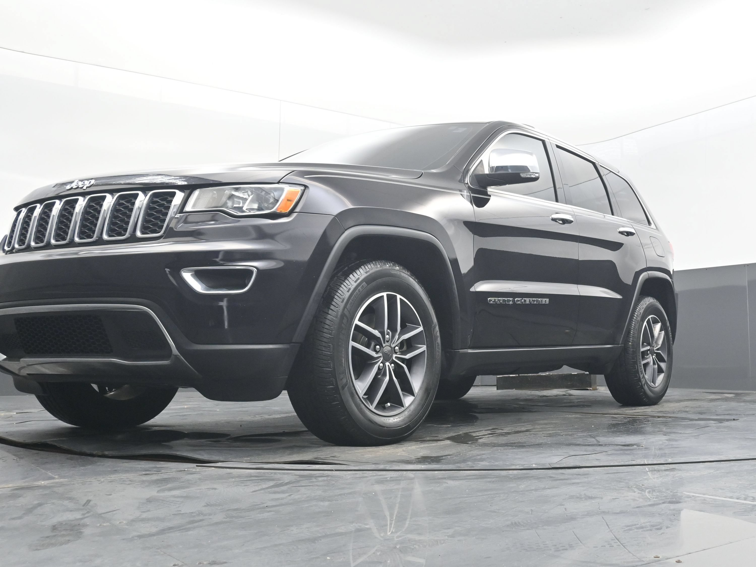 Used 2019 Jeep Grand Cherokee Limited RWD image 24