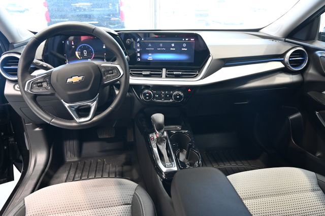 Used 2025 Chevrolet Trax LT w/ Driver Confidence Package FWD image 12