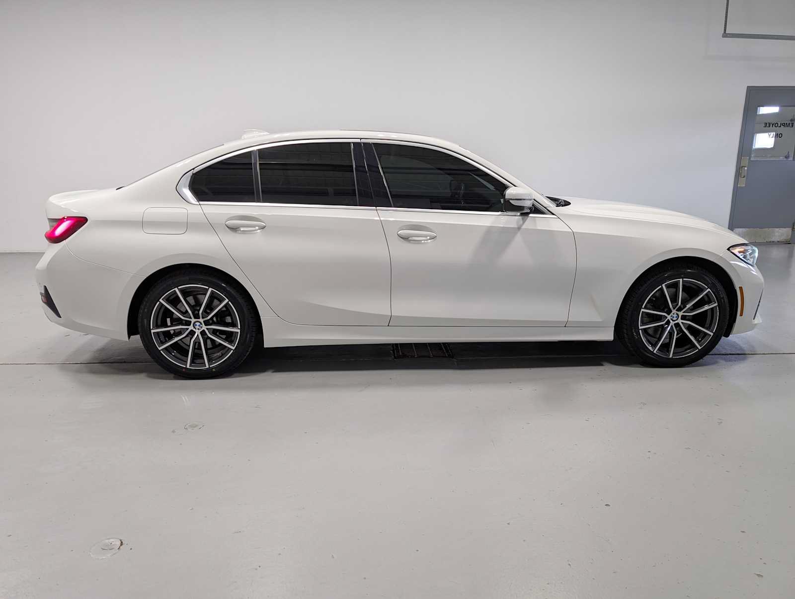 Used 2021 BMW 330i xDrive Sedan w/ Convenience Package AWD/4WD image 7