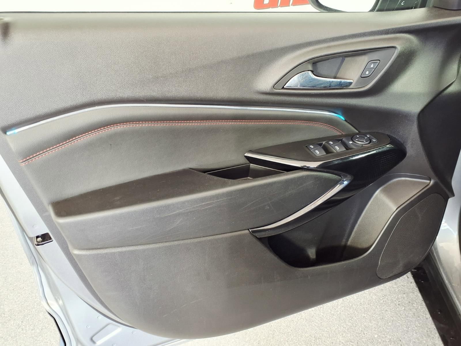 Used 2025 Chevrolet Trax RS w/ Driver Confidence Package FWD image 14