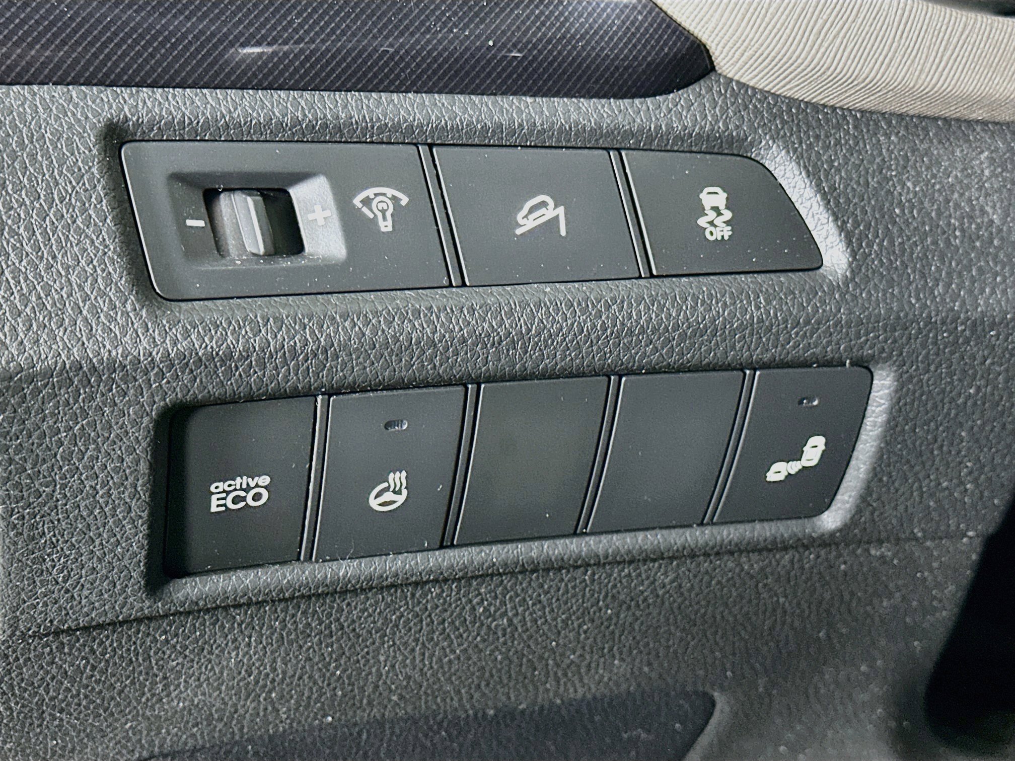 Used 2014 Hyundai Santa Fe Sport w/ Technology Package 04 FWD image 17