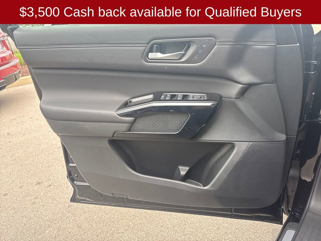 New 2026 Nissan Pathfinder Platinum FWD image 11
