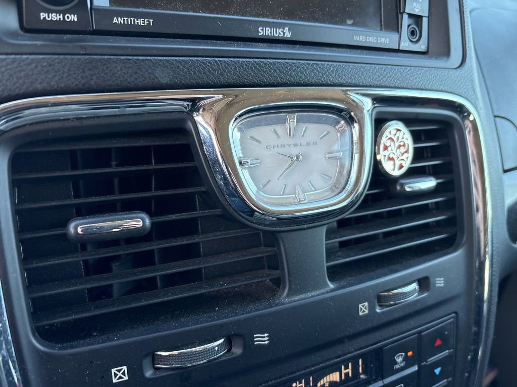 Used 2016 Chrysler Town & Country Touring image 25