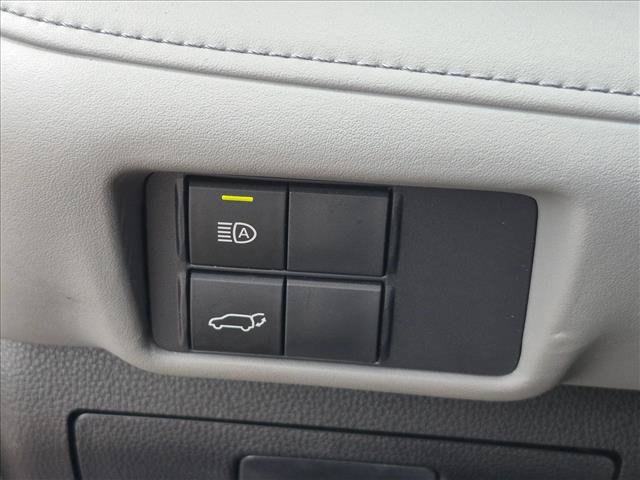 Used 2021 Toyota Highlander XLE FWD image 13