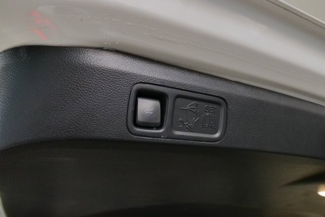 Used 2022 Ford Expedition Limited image 18