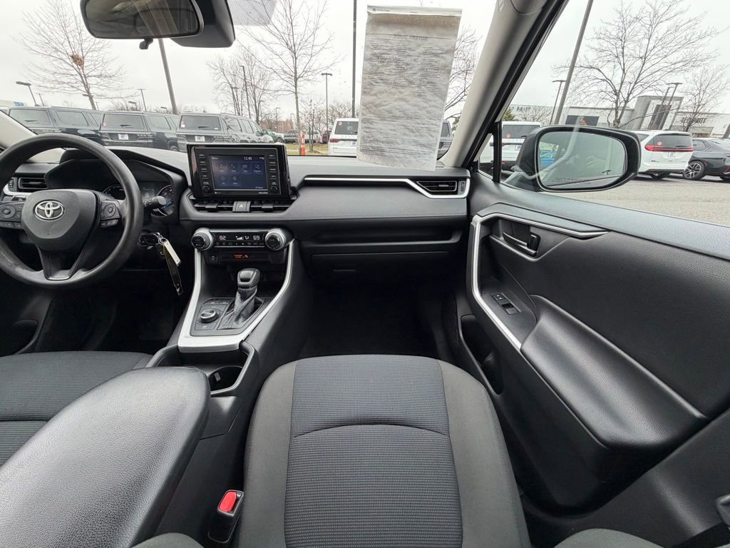 Used 2021 Toyota RAV4 LE image 19