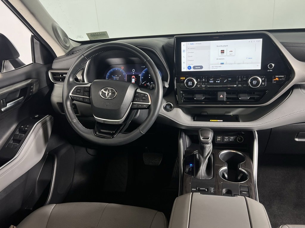 Used 2023 Toyota Highlander Limited image 28