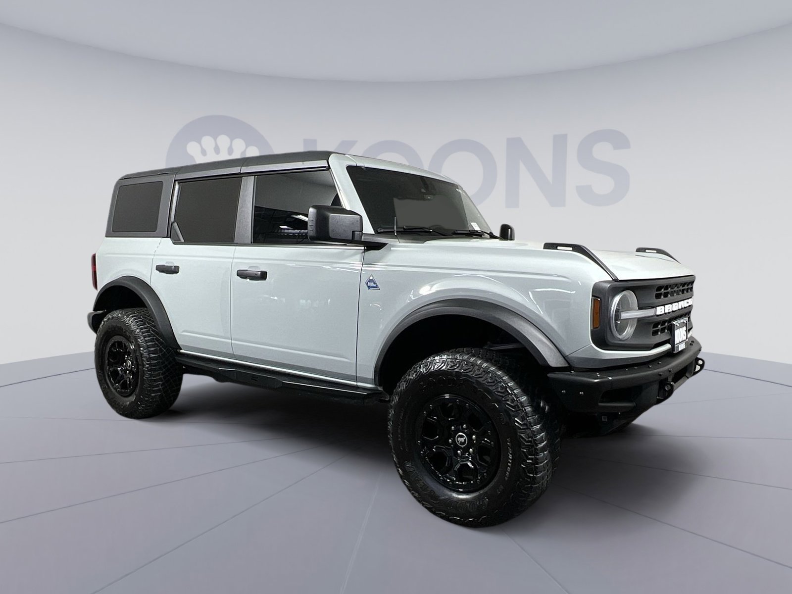 Used 2022 Ford Bronco Black Diamond image 2