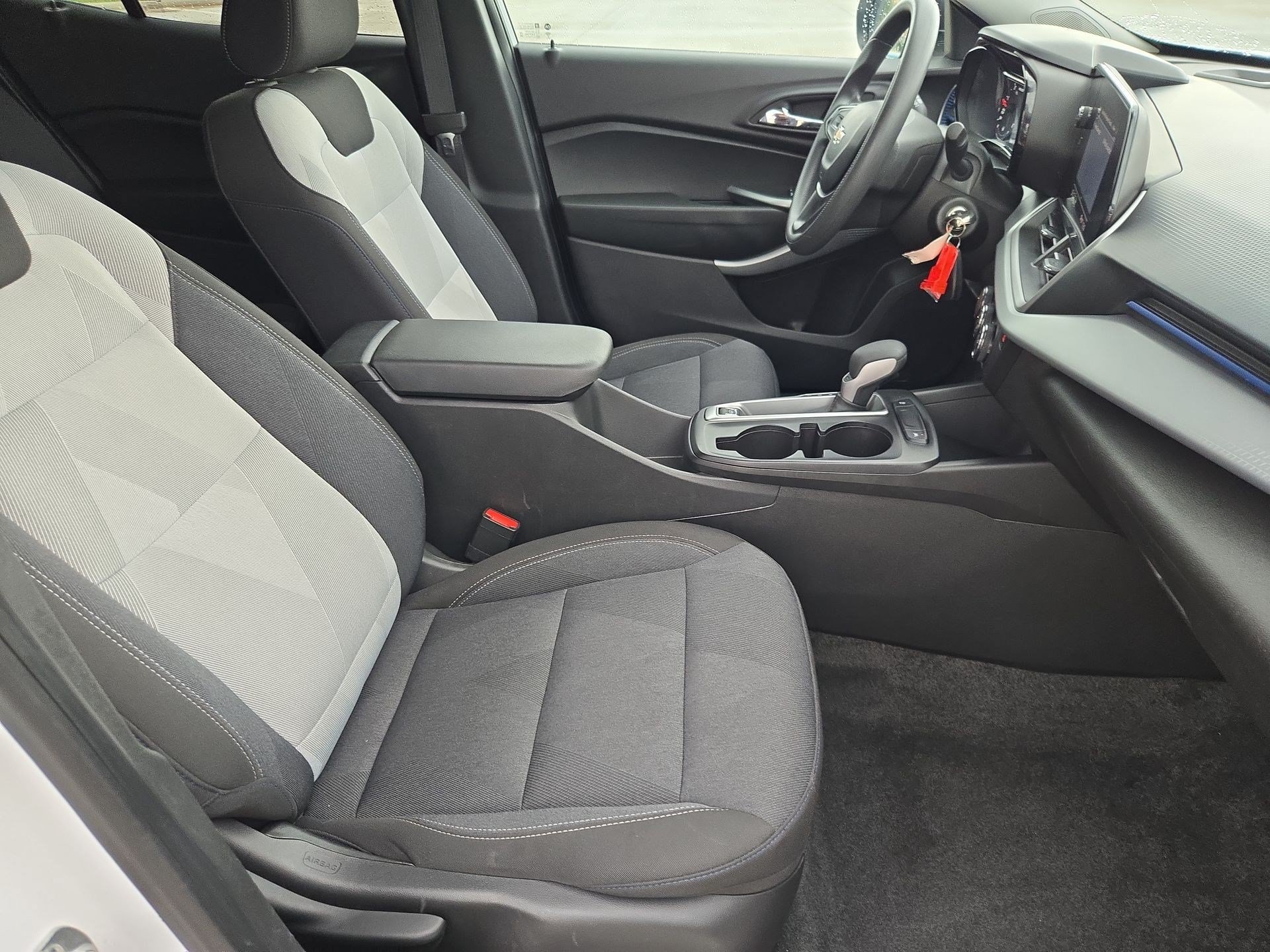 Used 2025 Chevrolet Trax LS FWD image 27