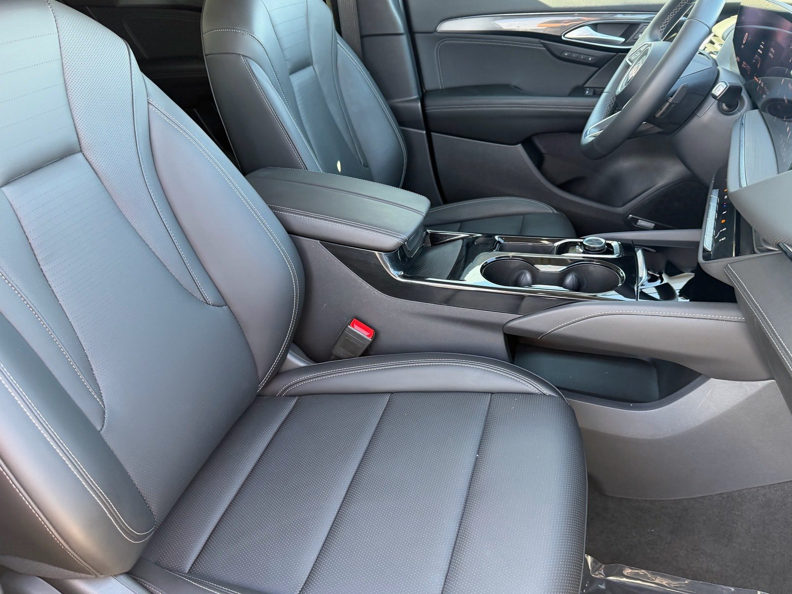 Used 2025 Buick Envision Preferred AWD/4WD image 10