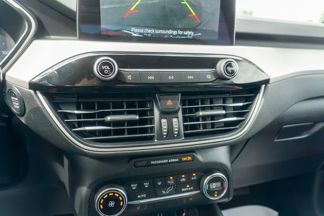 Used 2020 Ford Escape SE image 25