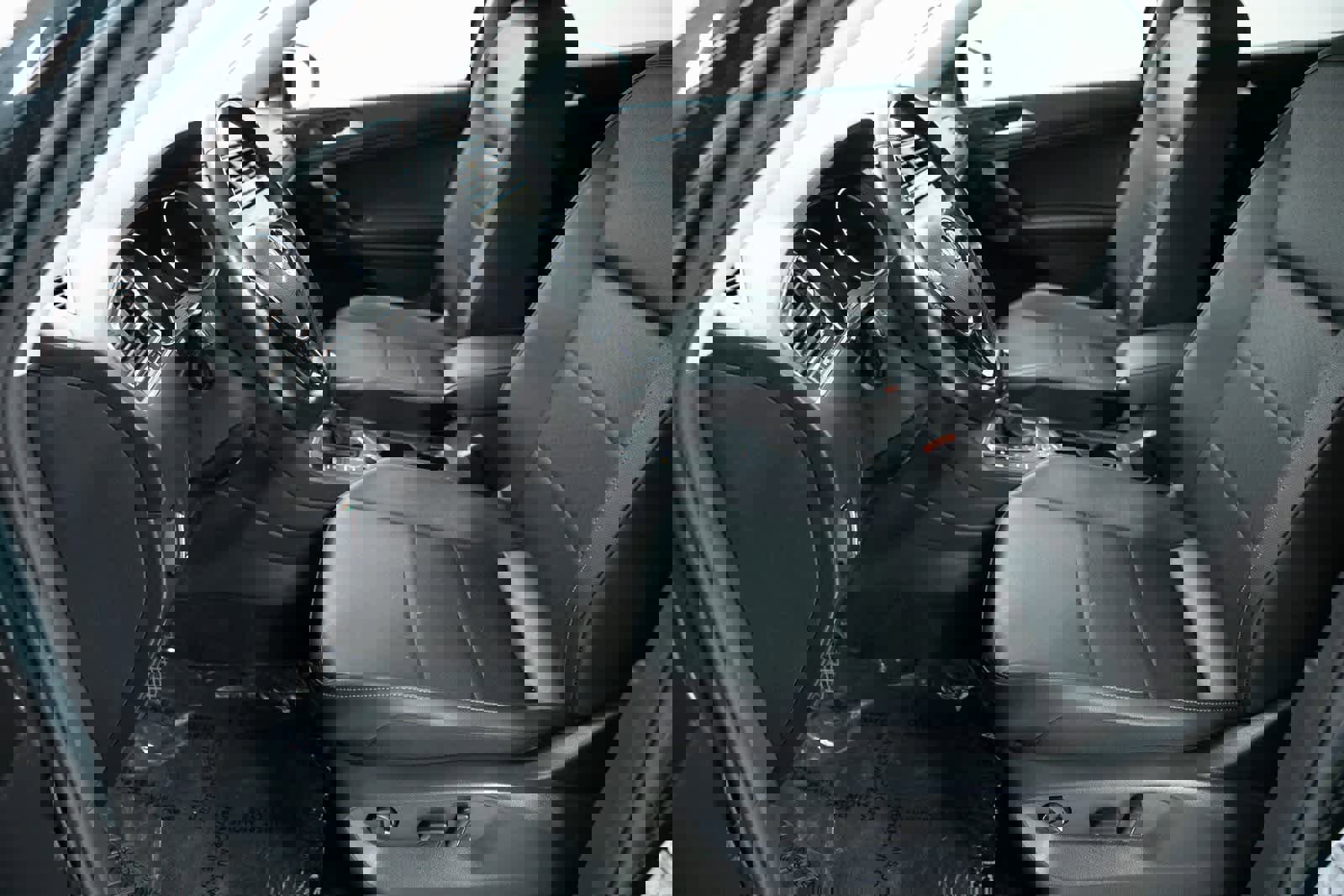 Used 2019 Volkswagen Tiguan SE w/ Panoramic Sunroof Package image 4