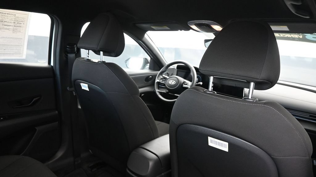 Used 2025 Hyundai Elantra SEL FWD image 15