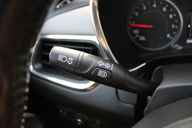 Used 2021 Chevrolet Equinox LT w/ Driver Convenience Package image 18