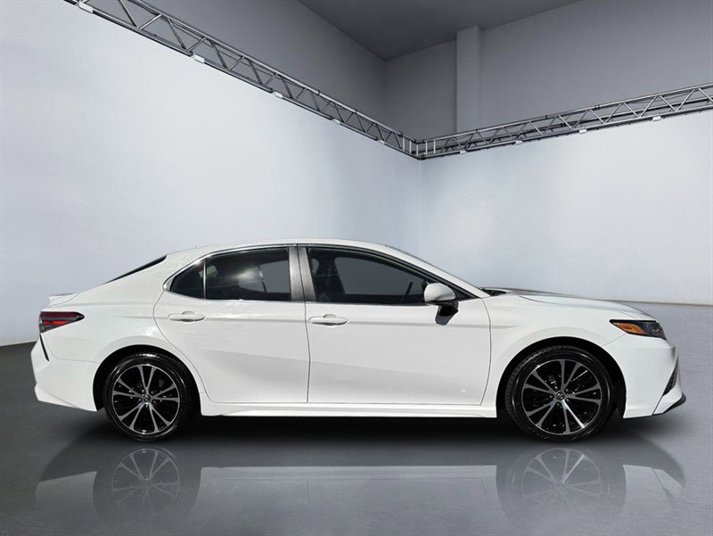 Used 2019 Toyota Camry SE image 3