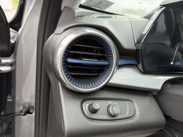 New 2026 Chevrolet Trax LT w/ Midnight Edition FWD image 17