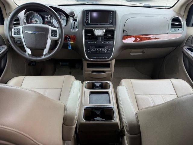 Used 2014 Chrysler Town & Country Touring FWD image 14