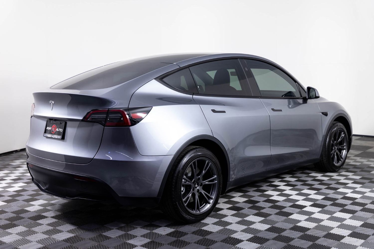 Used 2025 Tesla Model Y Long Range RWD image 7
