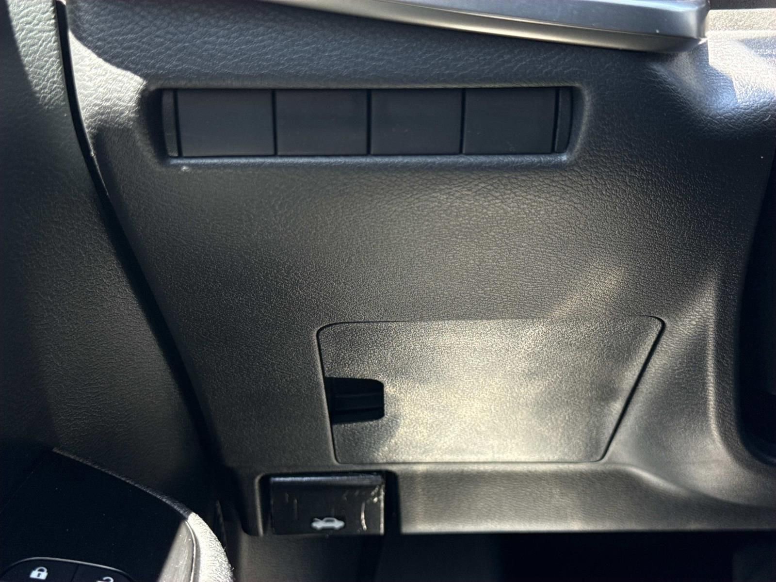 Certified 2025 Nissan Kicks SV AWD/4WD image 19