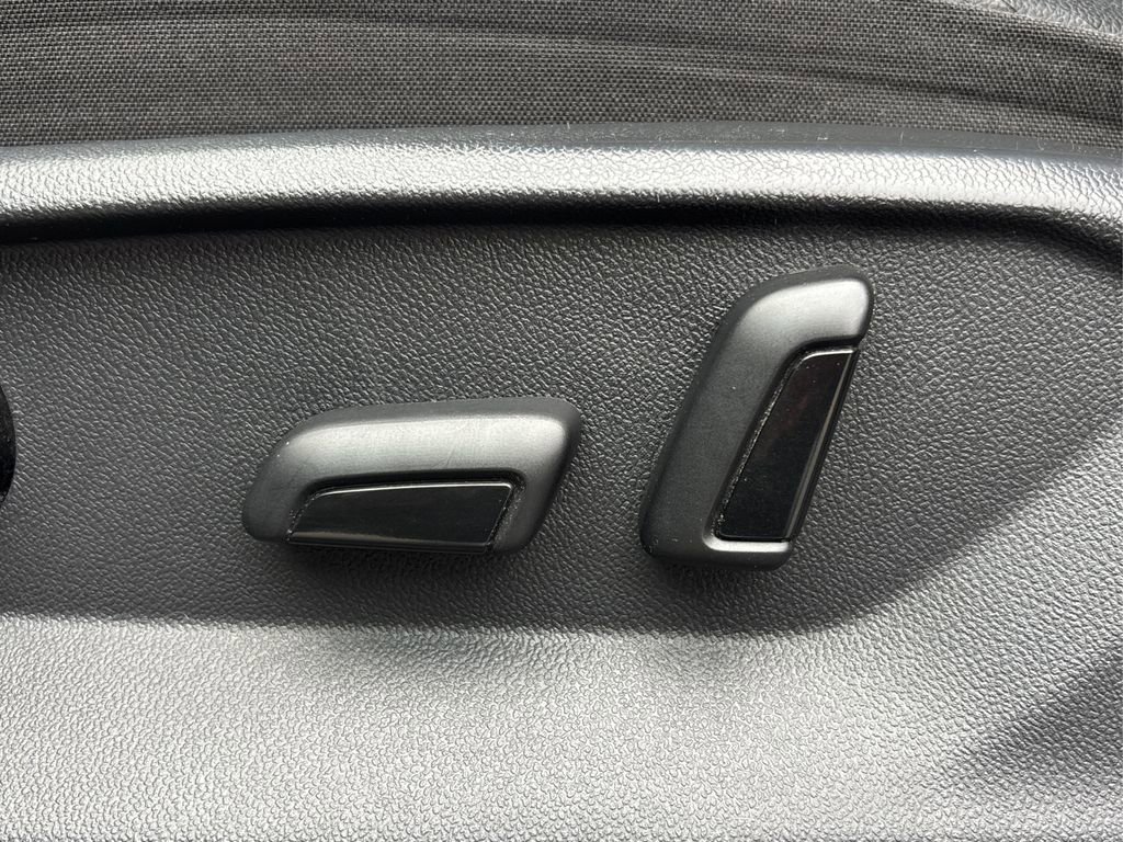 Used 2019 Volkswagen Tiguan SE w/ Panoramic Sunroof Package image 34