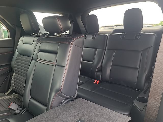 Used 2025 Ford Explorer ST-Line w/ ST-Line Street Pack AWD/4WD image 26