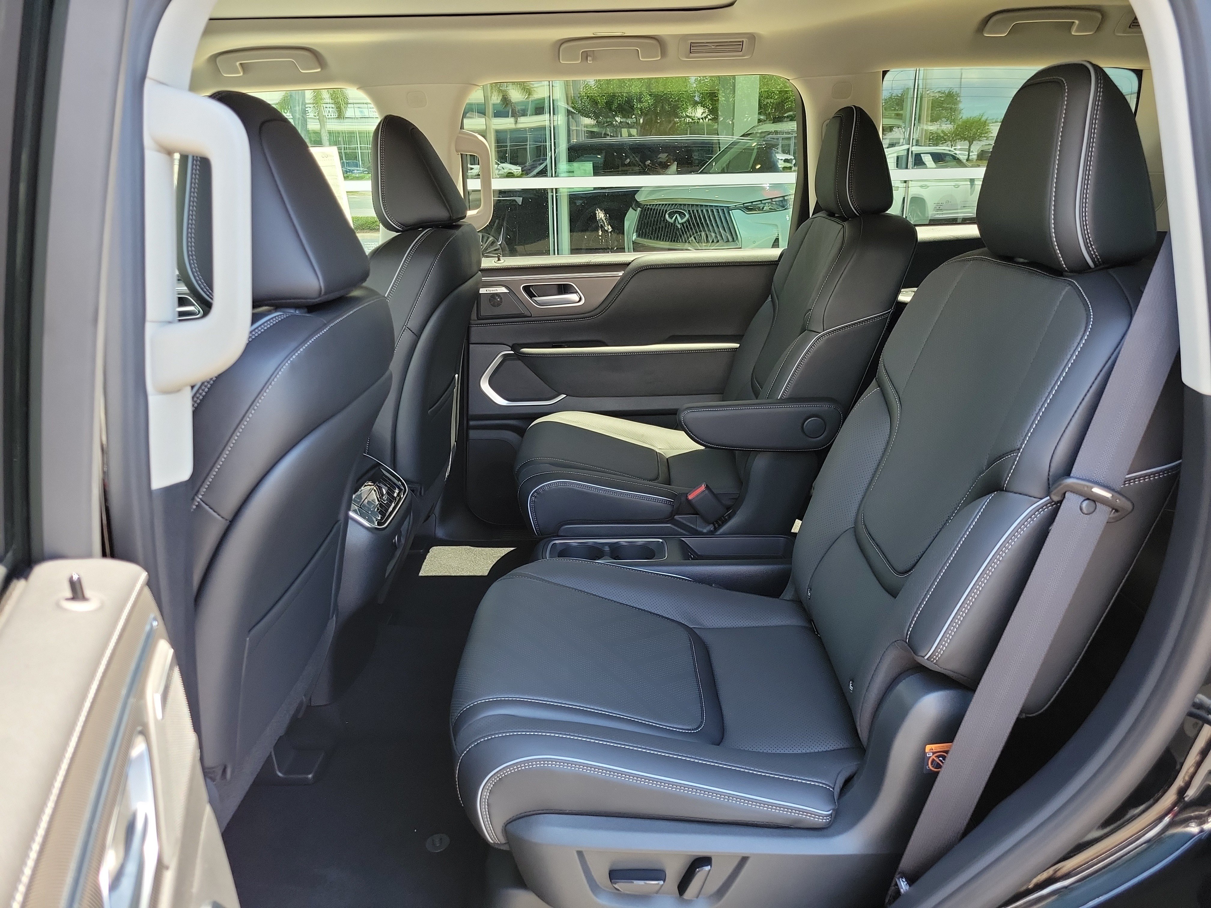 New 2026 INFINITI QX80 Luxe RWD image 16