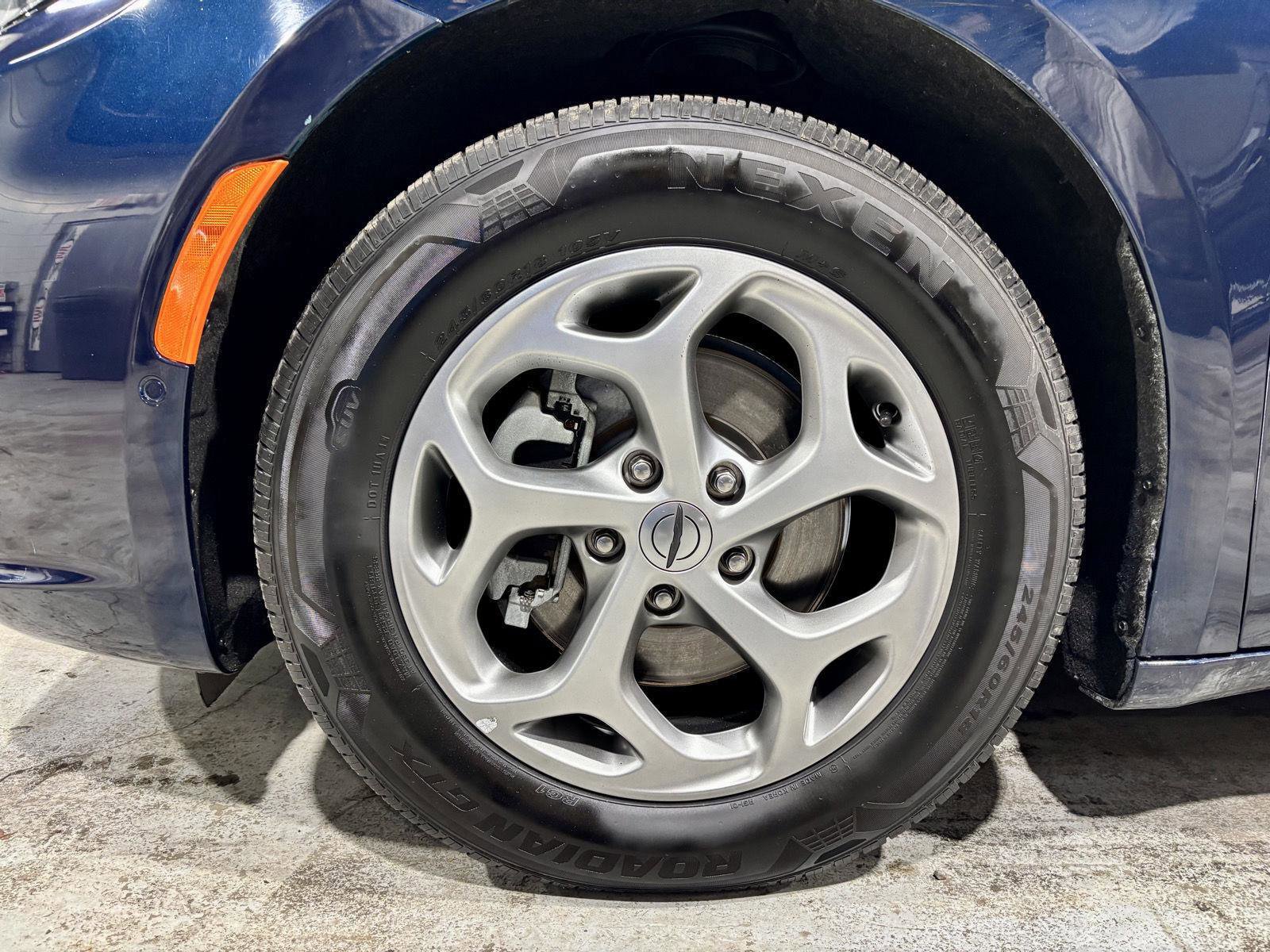 Used 2022 Chrysler Pacifica Limited image 43