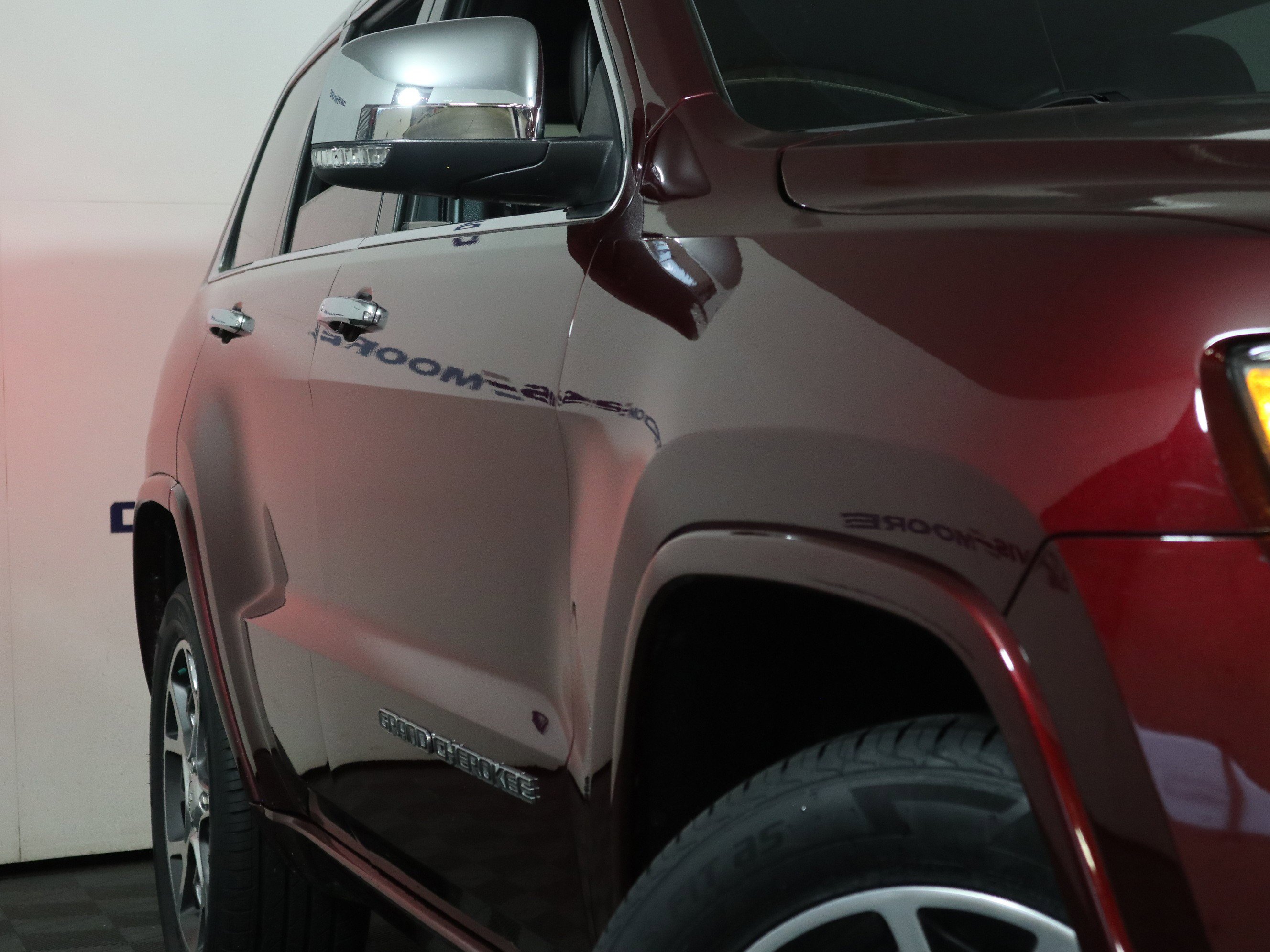 Used 2020 Jeep Grand Cherokee Overland image 3