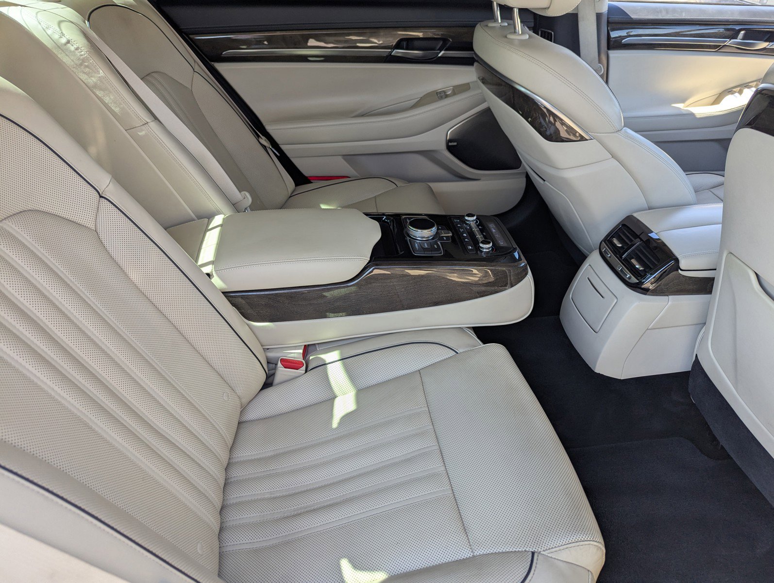 Used 2018 Genesis G90 3.3T Premium image 13