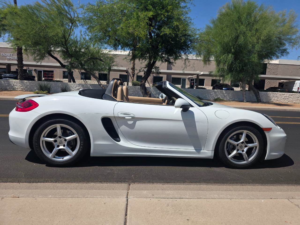 Used 2016 Porsche Boxster w/ Infotainment Package RWD image 32