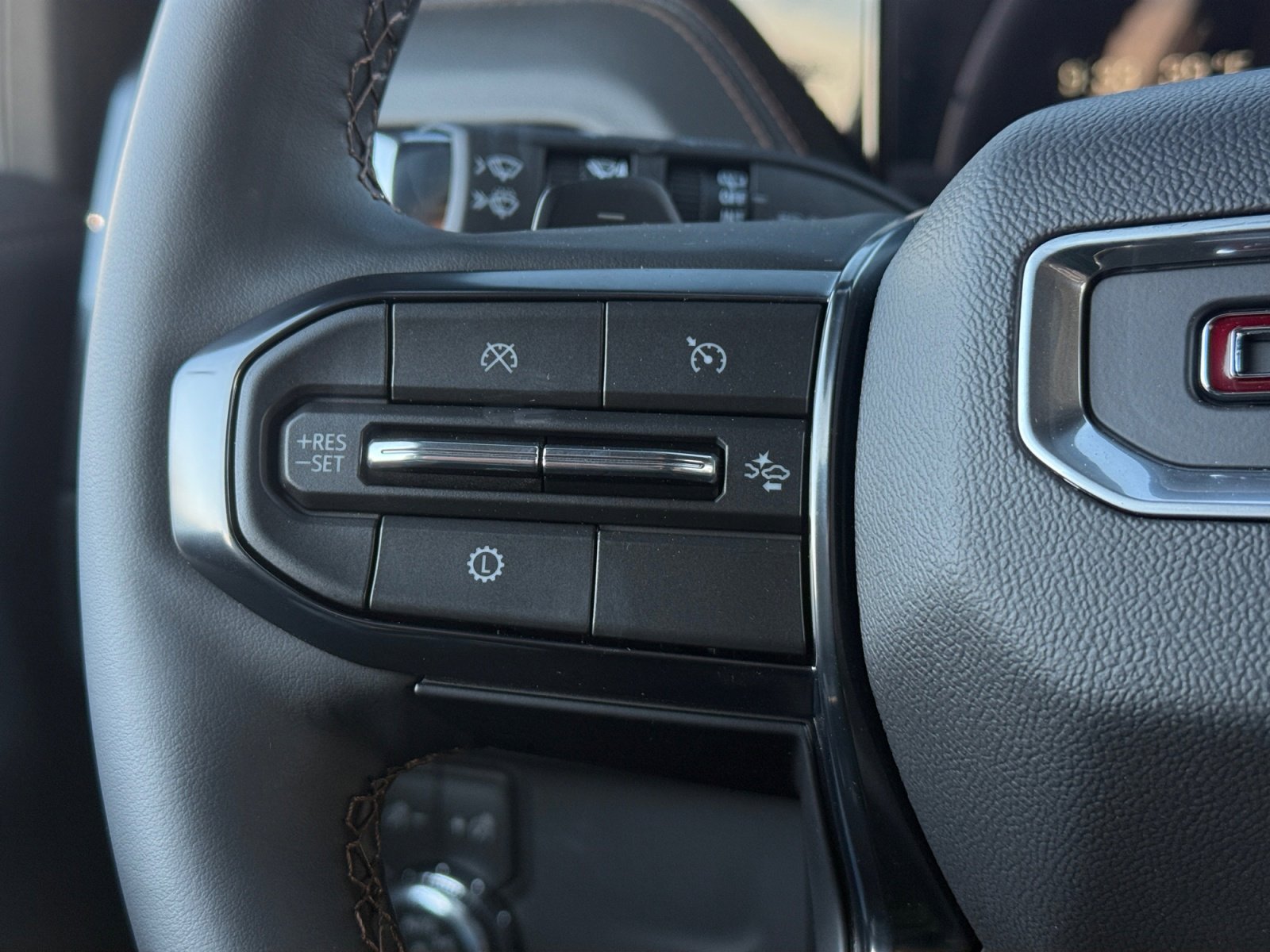 New 2026 GMC Yukon XL AT4 w/ AT4 Premium Package AWD/4WD image 25