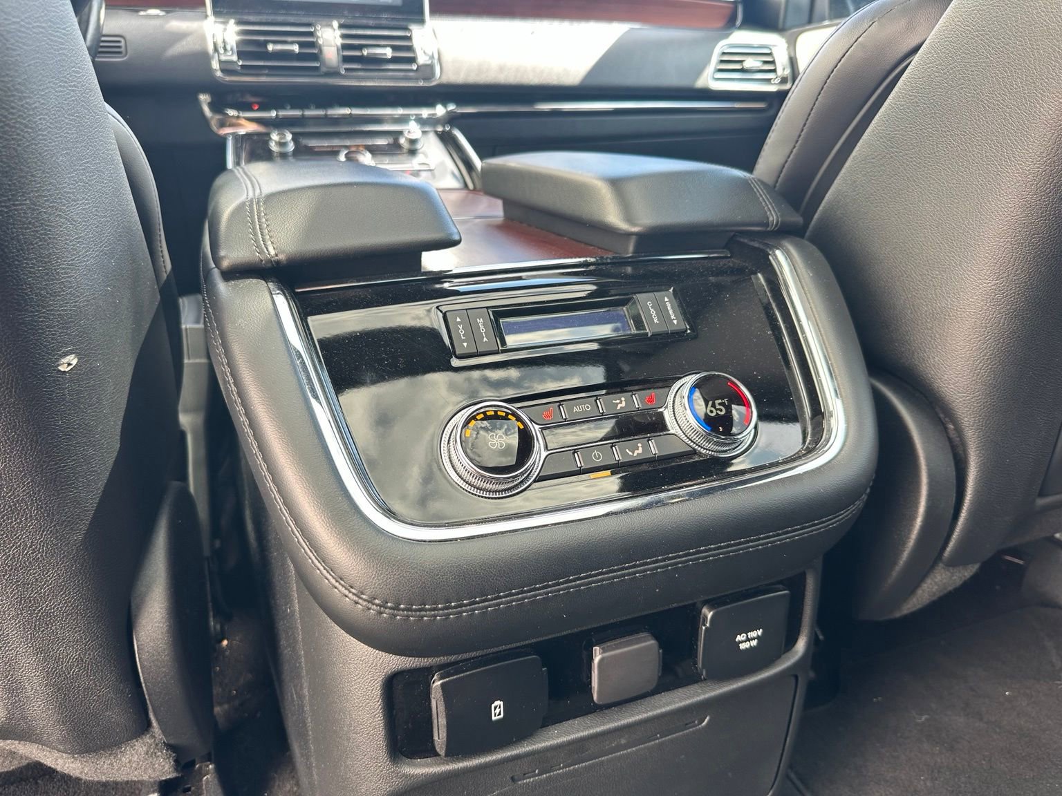 Used 2021 Lincoln Navigator Reserve w/ Luxury Package AWD/4WD image 19