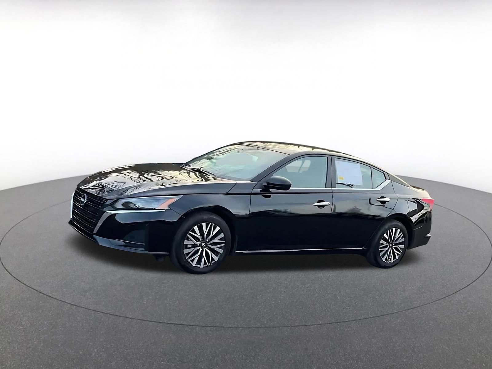 Used 2025 Nissan Altima 2.5 SV image 8