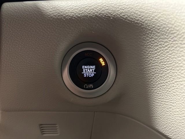 Used 2020 Chrysler Pacifica Touring-L Plus w/ Advanced Safetytec Group FWD image 30