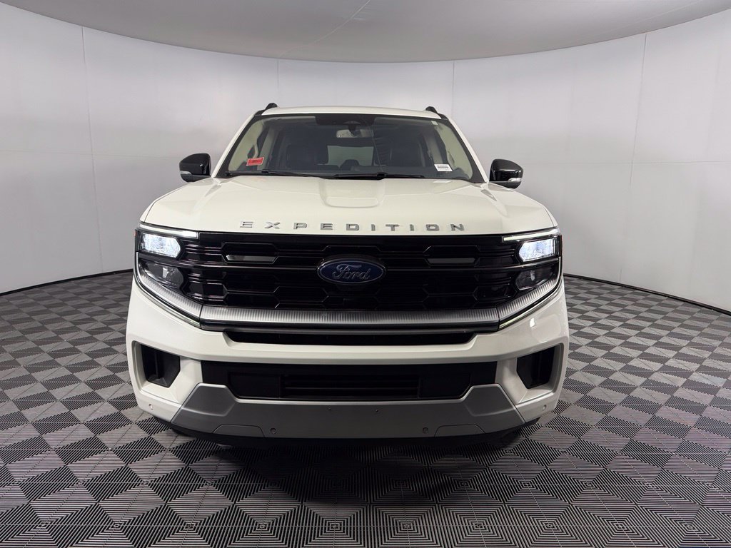 Used 2025 Ford Expedition Max Platinum w/ Driver's Package AWD/4WD image 2