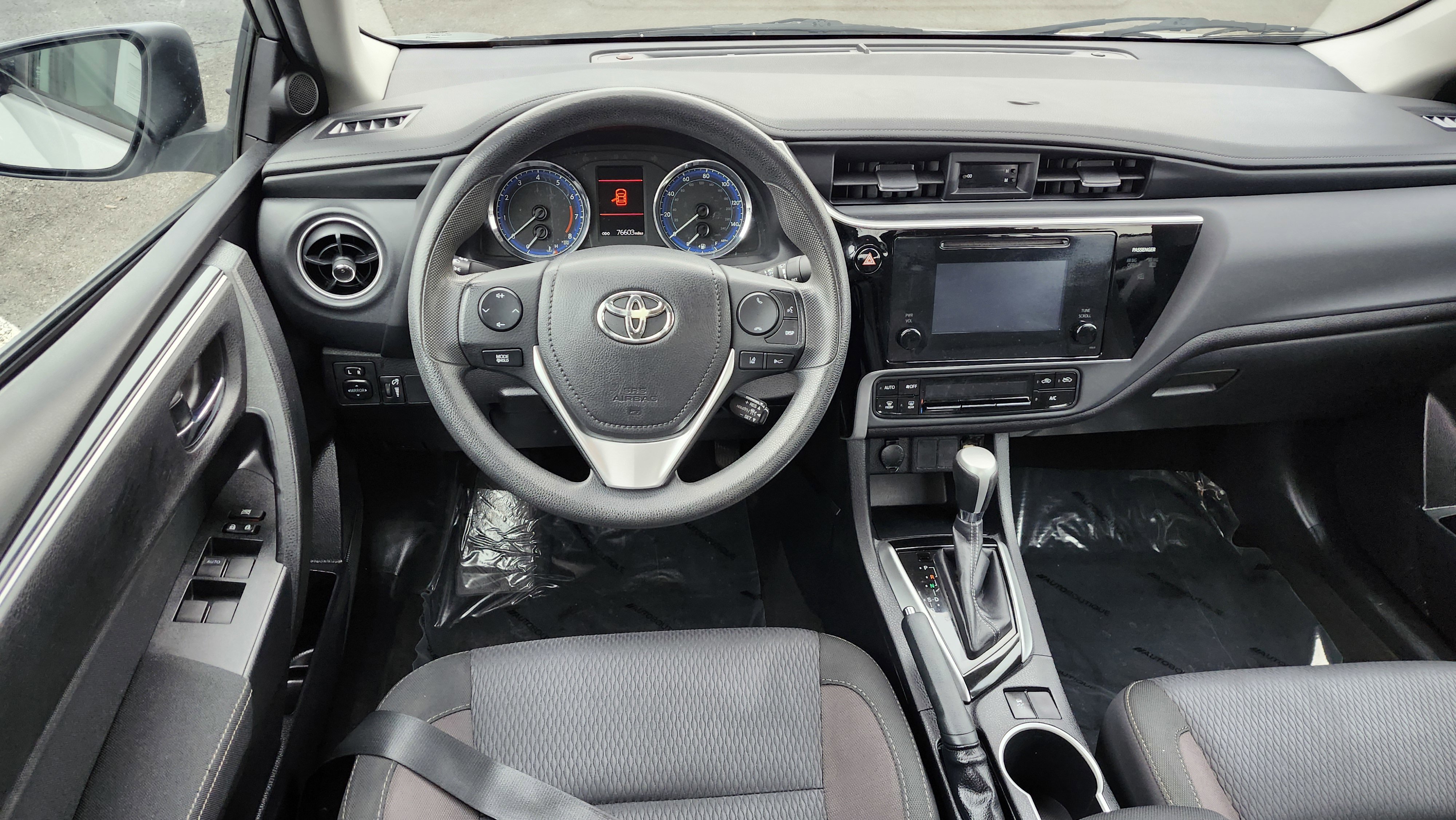 Used 2017 Toyota Corolla LE image 22