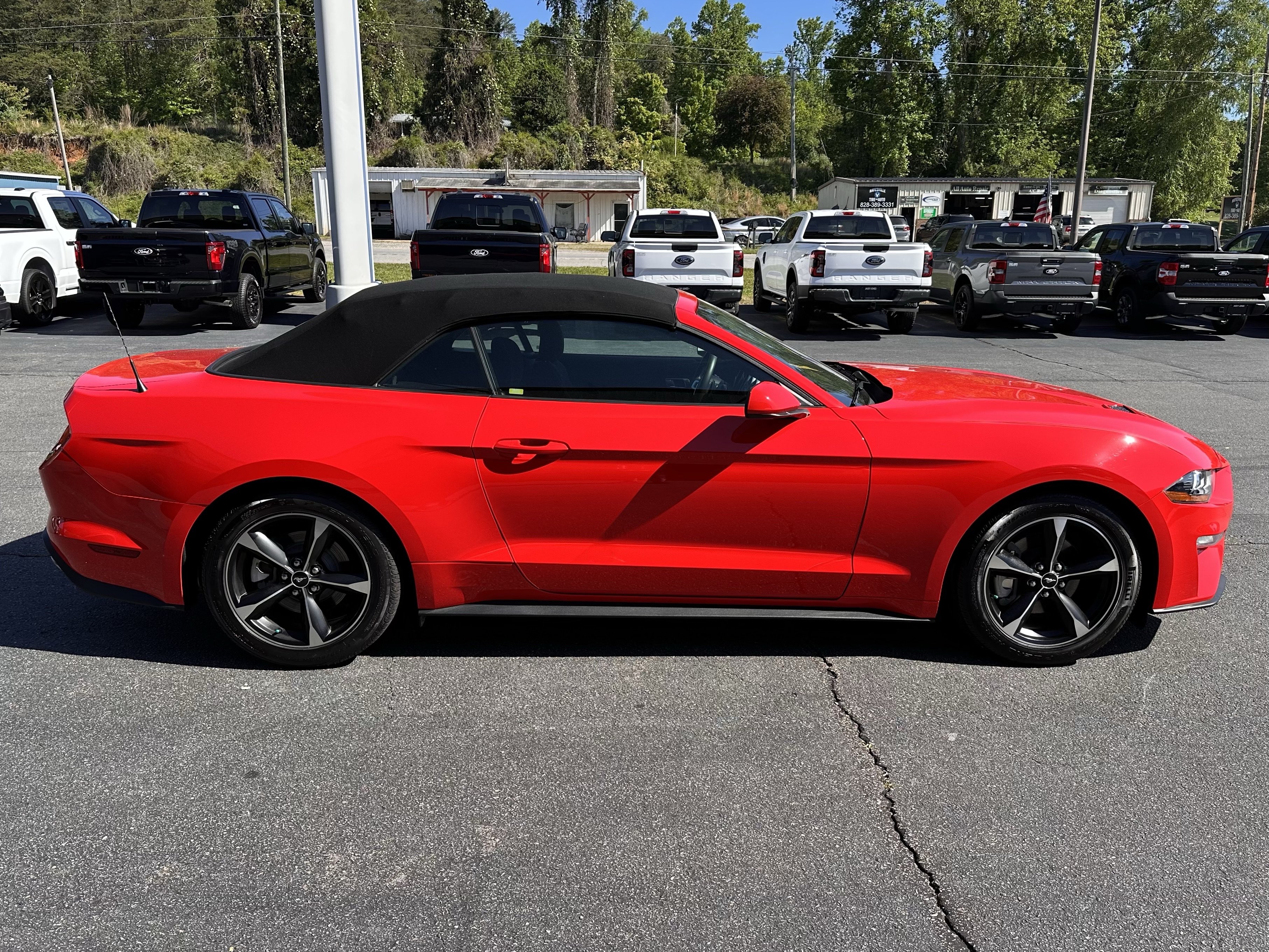 Used 2018 Ford Mustang Convertible RWD image 5