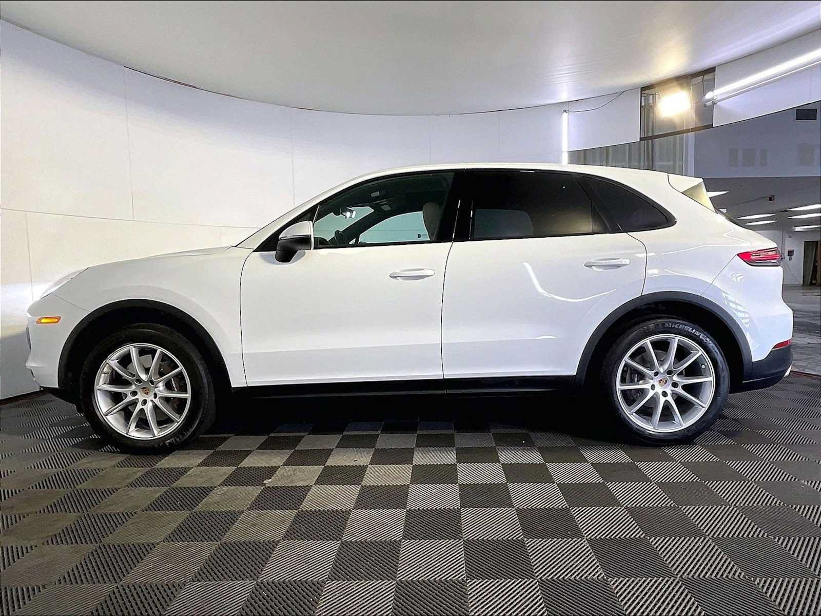 Certified 2022 Porsche Cayenne AWD/4WD image 2