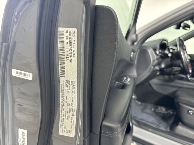 Used 2023 Dodge Durango SXT image 37