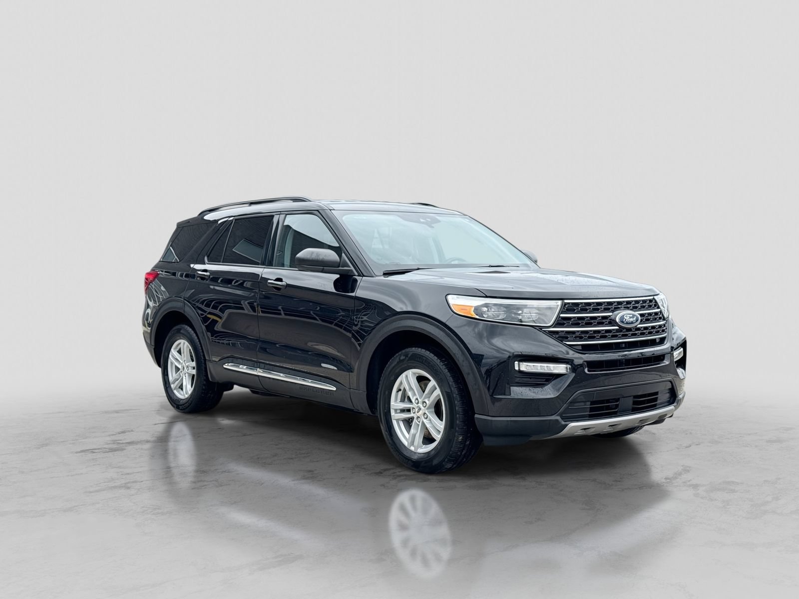 Certified 2023 Ford Explorer XLT w/ Equipment Group 202A AWD/4WD image 10