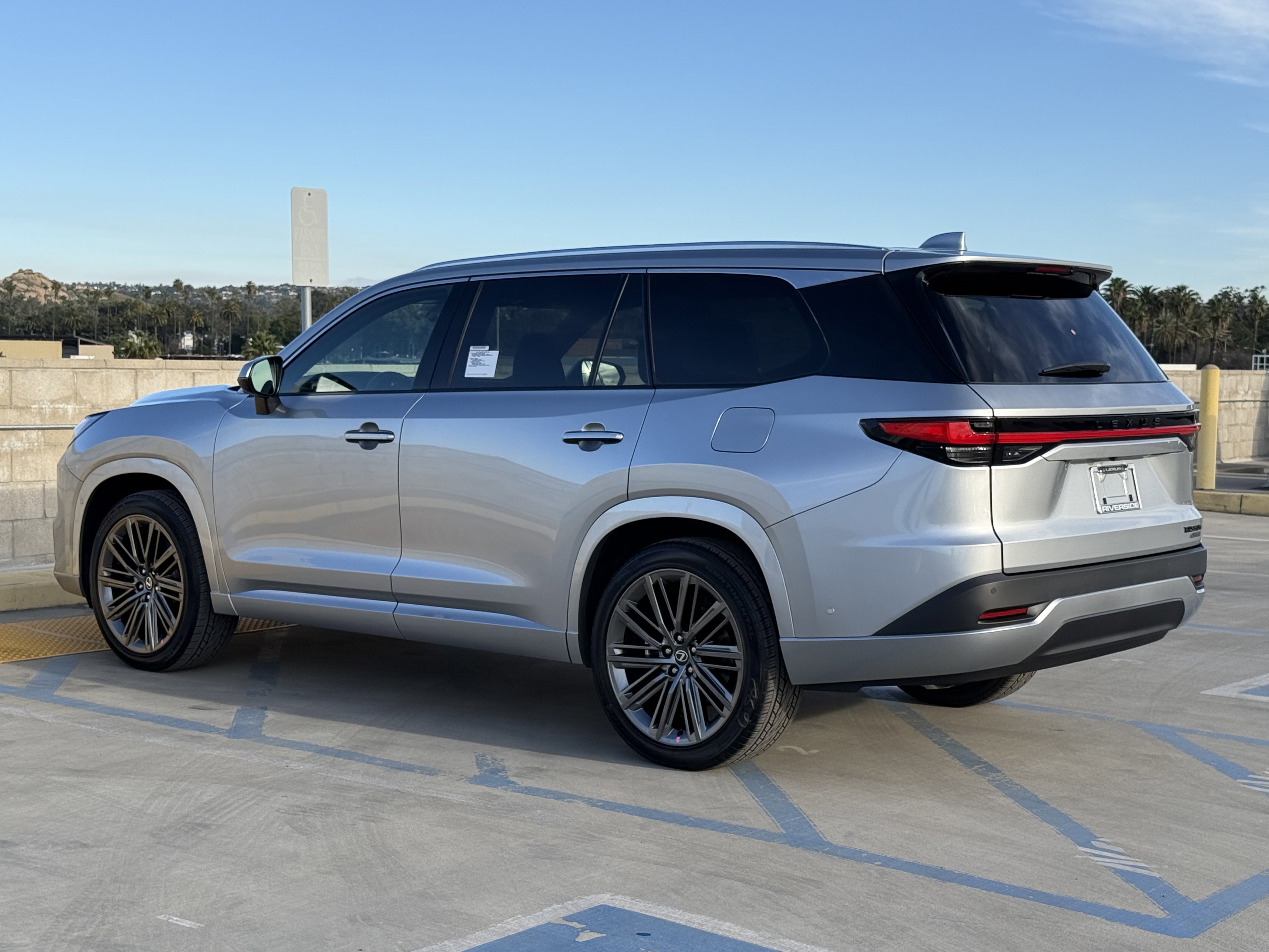 New 2026 Lexus TX 550h AWD Plug-In Hybrid image 9