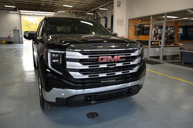 New 2026 GMC Sierra 1500 SLE w/ Preferred Package image 3