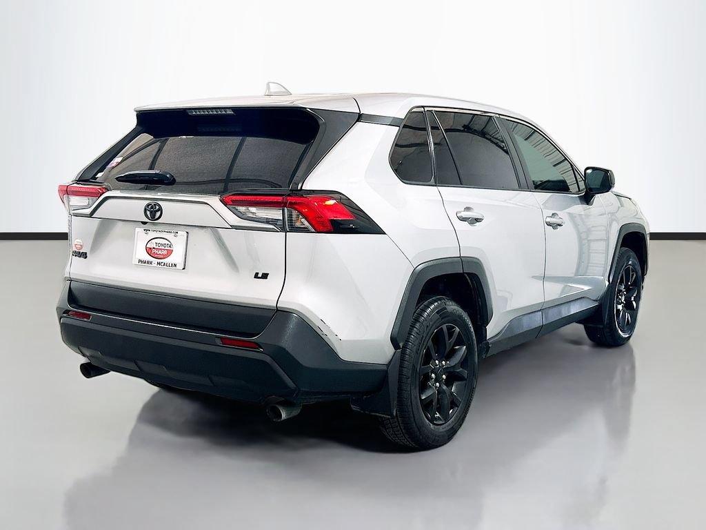Used 2022 Toyota RAV4 LE FWD image 4